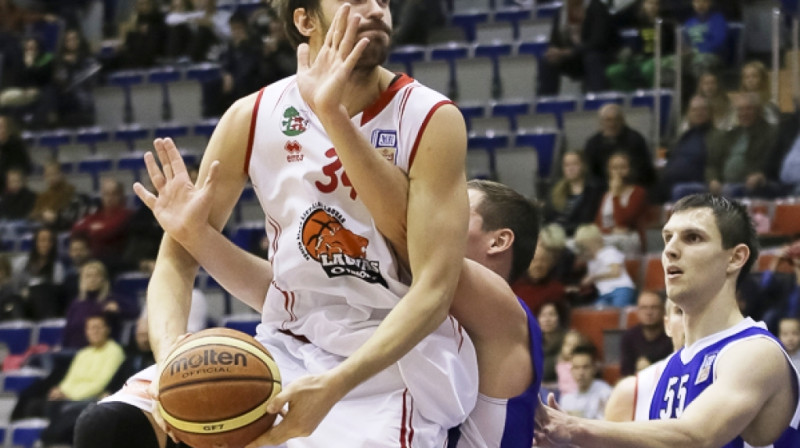 Edgars Zeļonis ("Liepāja/Triobet") spēlē ar BK "Jelgava".
Foto: Ģirts Gersons (liepajaslauvas.lv)