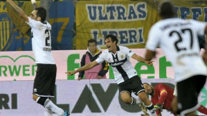 "Parma" futbolisti izbauda gūtos vārtus pret "Inter"
Foto: AP/Scanpix