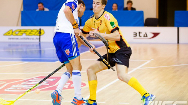 "Cēsu alus/Lekrings" pret "Rubeni": Kad nūjas netur...
Foto:Raivo Sarelainens, floorball.lv