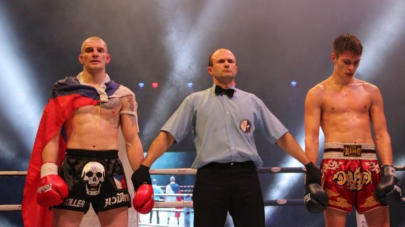 Rojus Kumpis (no labās) pēc cīņas ar Danielu Vitovecu
Foto: mma-knight.lt
