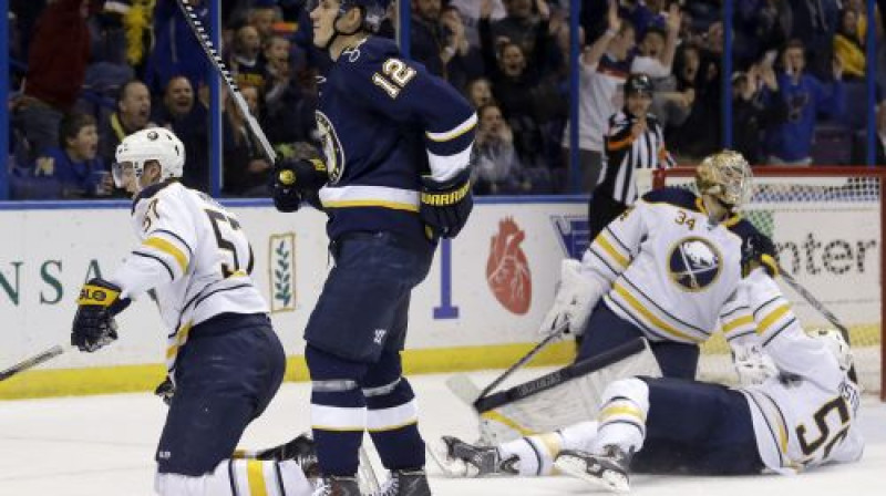 Jori Lehtere un nokritušie "Sabres" spēlētāji
Foto: AP/Scanpix