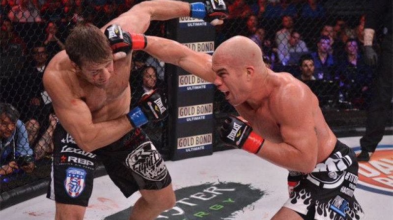 Tito Ortizs (no labās) cīņā ar Stefanu Bonaru
Foto: bellator.com