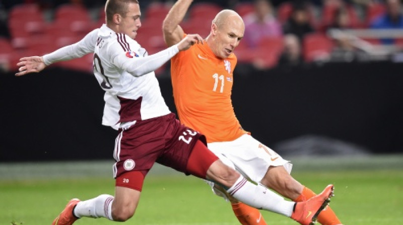 Antons Kurakins pret Arjenu Robenu
Foto: AFP/Scanpix