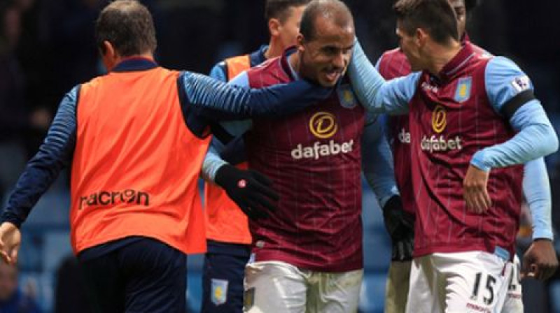 "Aston Villa" spēlētāji pēc vārtu guvuma
Foto: EMPICS Sport/Scanpix