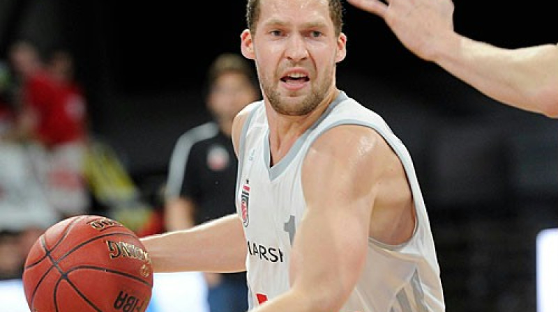Jānis Strēlnieks: 17 punkti Eiropas kausa izcīņas spēlē Bonnā
Foto: Brose Baskets