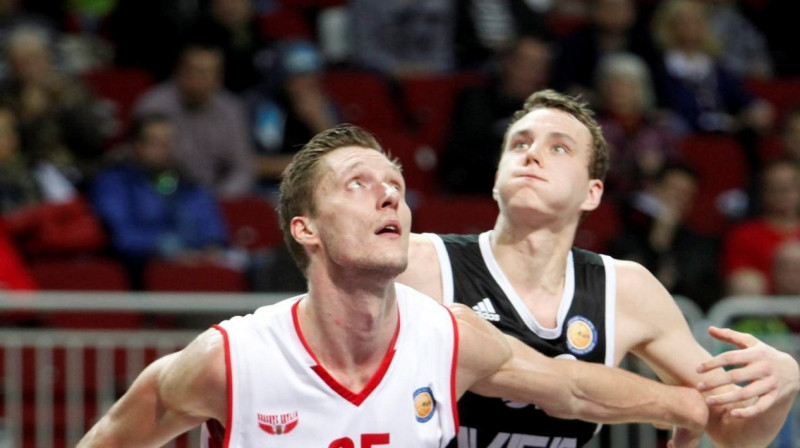 Kaspars Bērziņš pret Anžeju Pasečņiku
Foto: Romāns Kokšarovs, f64