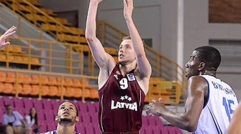 U20 izlases kandidāts Kristaps Pļavniekam jau ir viena Eiropas U20 čempionāta pieredze.
Foto: FIBAEurope.com