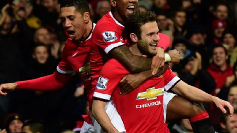 "Manchester United" spēlētāji pēc uzvaras vārtu guvuma
Foto: AFP/Scanpix