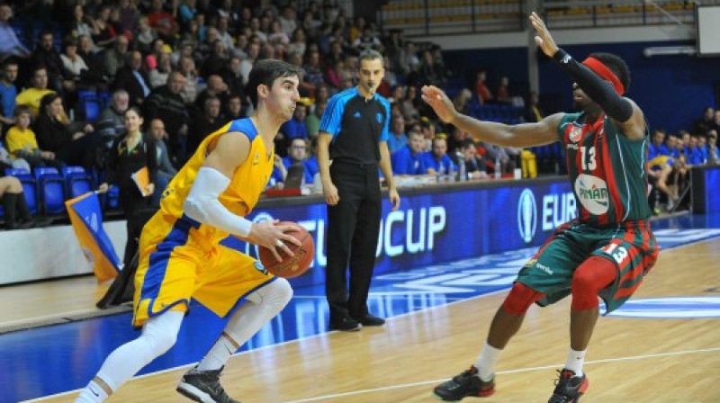 Trojs Bārniss pret Bobiju Diksonu
Foto: bkventspils.lv