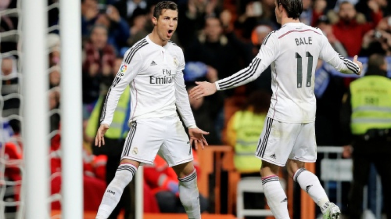 Garets Beils dodas sveikt spēles galveno varoni Krištianu Ronaldu
Foto: AP/Scanpix