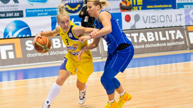 Anete Jēkabsone-Žogota un Erina Filipsa
Foto: www.fibaeurope.com