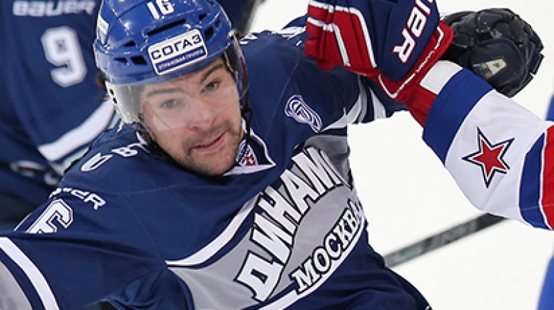 Kaspars Daugaviņš cīnās ar armijnieku 
Foto: dynamo.ru