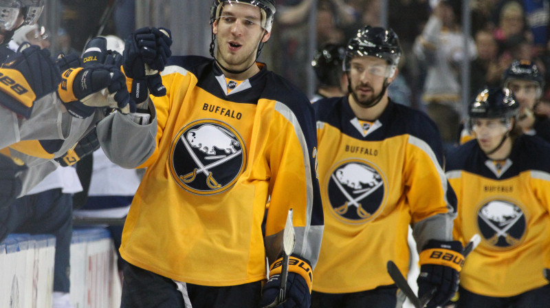 Zemgus Girgensons priekšplānā
Foto: AP / Scanpix
