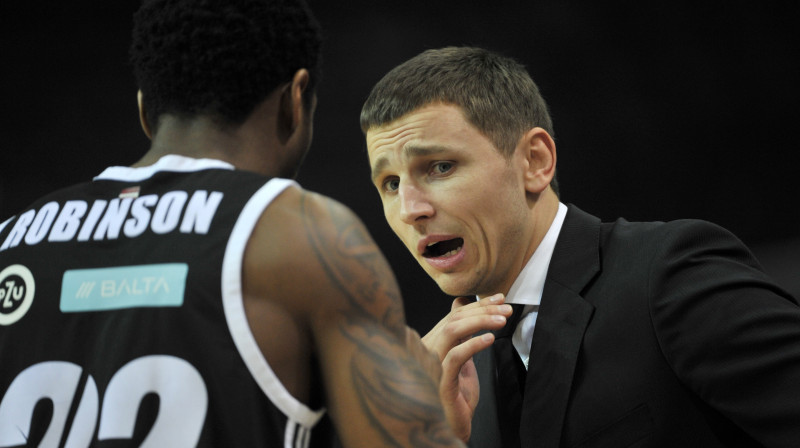 Džeralds Robinsons un NIkolajs Mazurs
Foto: Romāns Kokšarovs, f64