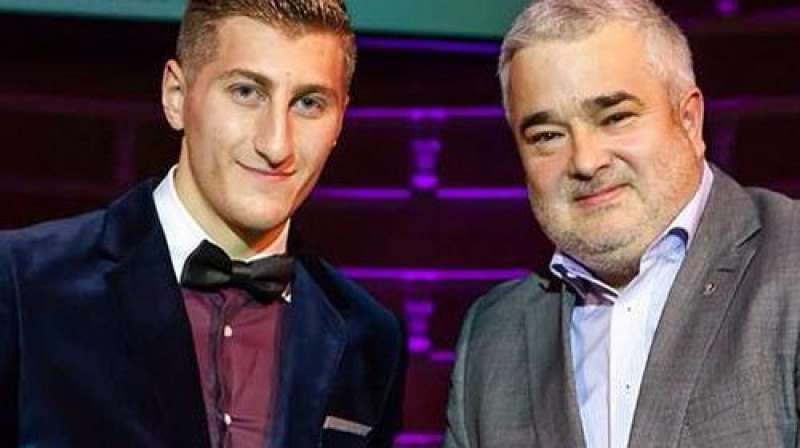 Edgars Vardanjans (pa kreisi) pirmo reizi atzīts par "Mettas" gada futbolistu
Foto: "Mettas" "Twitter" konts