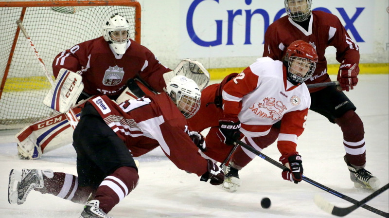 Latvijas U16 hokejisti uzveic dāņus
Foto: Mārtiņš Aiše