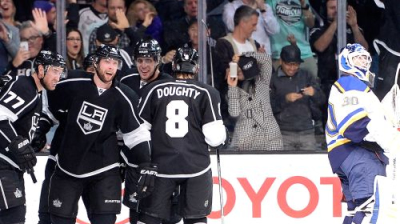 "Kings" hokejisti un Martēns Brodērs
Foto: AFP/Scanpix