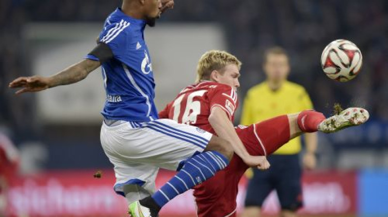 Artjoms Rudņevs cīņā ar Felipi Santanu
Foto: AP/Scanpix