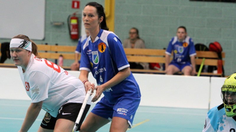 Centrā - FK "Ķekava" labākā spēlētāja Evija Poļakova
Foto: Ritvars Raits, floorball.lv