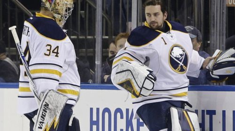 "Sabres" vārtsargi Mihals Noivirts un Jūnass Enrūts
Foto: AP/Scanpix
