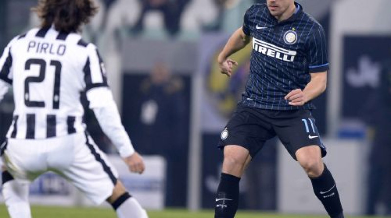 Andrea Pirlo A Sērijā sagaida Lukašu Podoļski
Foto: LaPresse/Scanpix