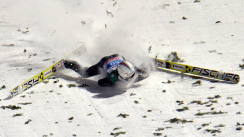 Simons Amans krīt Bišhofshofenē
Foto: AP / Scanpix