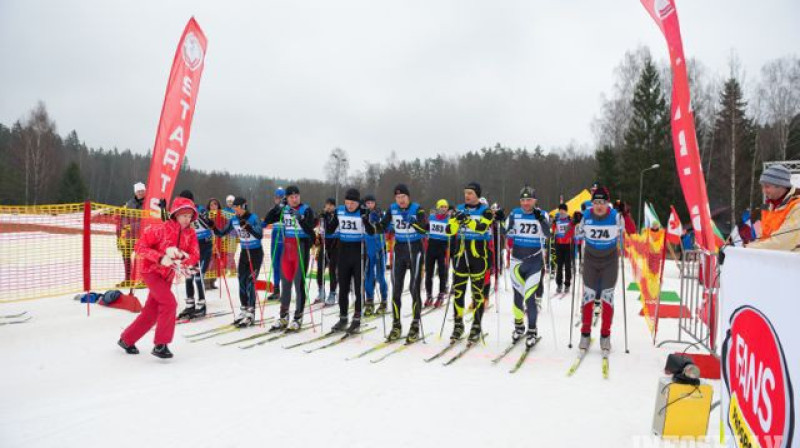 Pirms starta "FANS" tautas slēpojumam 2014.gadā Priekuļos. Foto: Infoski.lv