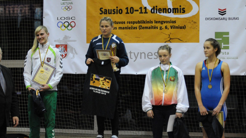 Karolina Tjapko uz augstākā pakāpiena Lietuvā
Foto: imtynes.lt