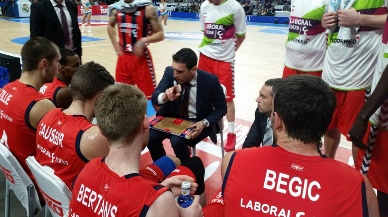 Ivons Navarro un "Baskonia" spēlētāji
Foto: baskonia.com