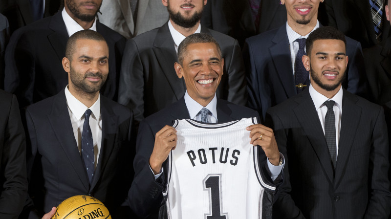 Baraks Obama un "Spurs" basketbolisti (POTUS - President of the United States)
Foto: AP/Scanpix