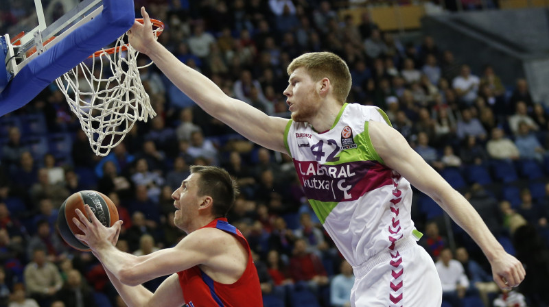 Dāvis Bertāns aizsardzībā
Foto: Itar-Tass/Scanpix