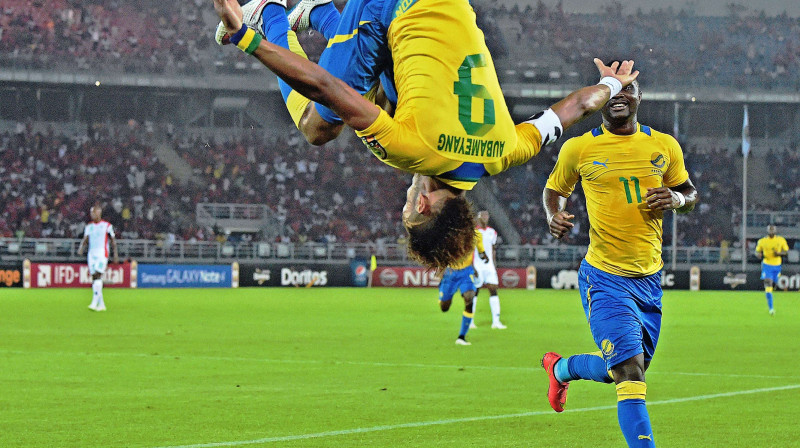Pēc vārtu guvuma priecājas Gabonas izlases uzbrucējs Pjērs Emeriks Obamejangs. 
Foto: AFP/Scanpix