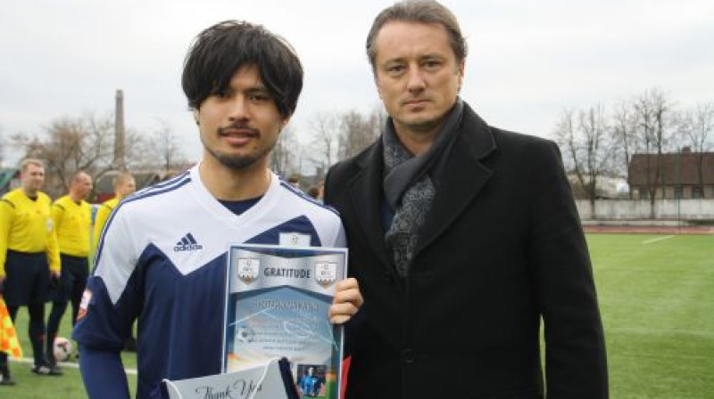 Rjotaro Nakano kopā ar kluba valdes locekli Aleksandru Isakovu
Foto: www.bfcdaugava.lv