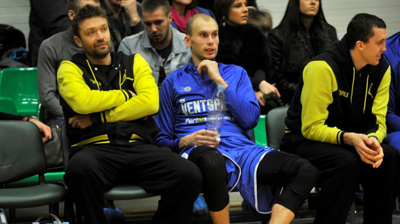 Kristaps Janičenoks un Akselis Vairogs 2014. gada 29. novembra spēlē pret "Barons/Ldz"
Foto: Romāns Kokšarovs, f64