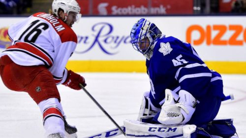 Eliass Lindholms gūst vārtus pret "Maple Leafs"
Foto: AP/Scanpix