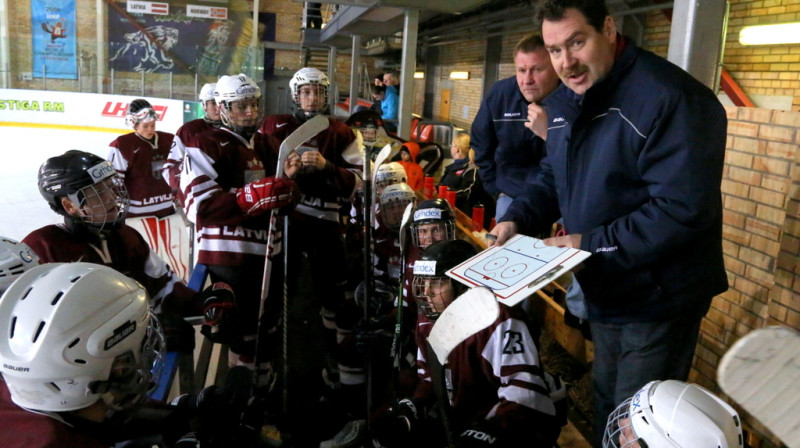 Ēriks Miļuns un Latvijas U-18 hokeja izlase
Foto: Mārtiņš Aiše
