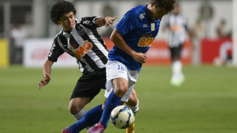 Lukašs Silva ar bumbu
Foto: AFP/Scanpix