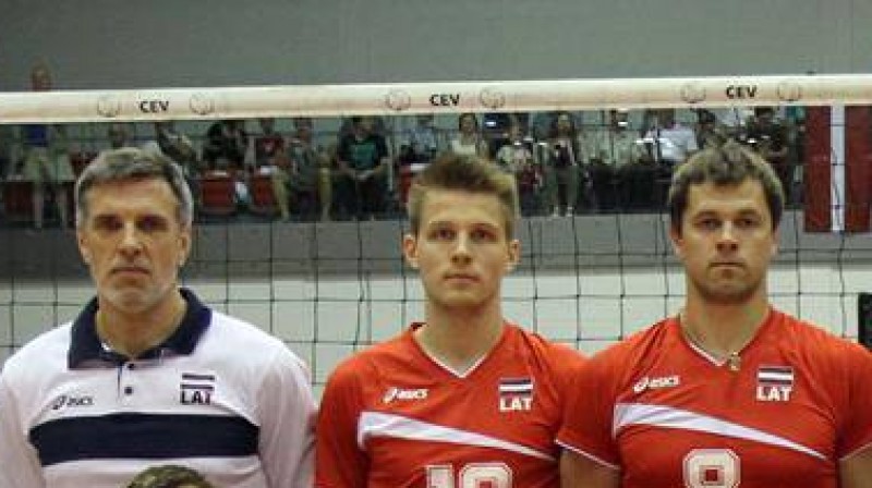 Raimonds Vilde un diagonāles - Hermans Egleskalns, Gundars Celitāns
Foto: Renārs Buivids, volejbols.lv