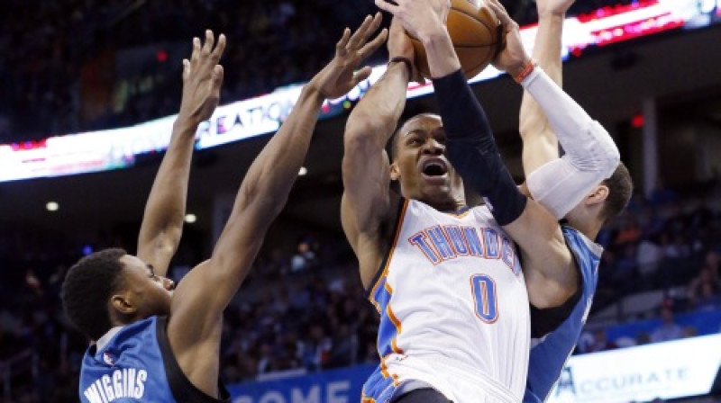 Rasels Vestbruks ceļā uz grozu
Foto: AP/Scanpix