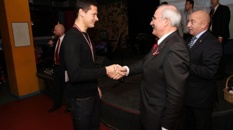 Mārcis Ošs un Jelgavas pilsētas mērs Andris Rāviņš
Foto: Krišjānis Grantiņš, jelgavasvesntesis.lv