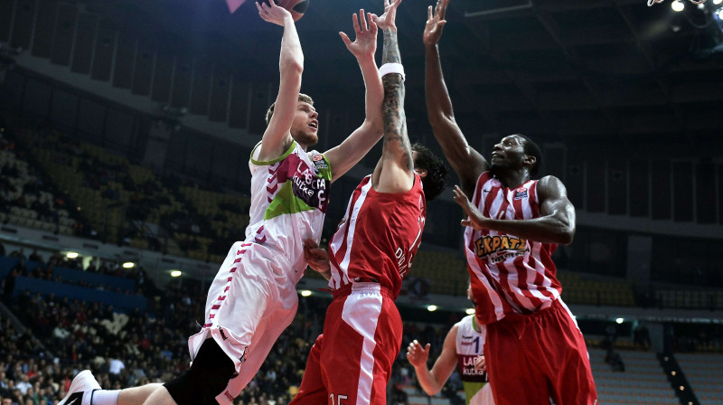Dāvis Bertāns izbraukuma spēlē pret "Olympiacos"
Foto: AFP/Scanpix