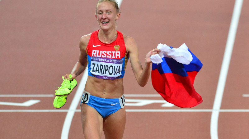 Jūlija Zaripova pēc triumfa Londonas olimpisko spēļu 3000 metru šķēršļu skrējienā. 
Foto: AFP/Scanpix
