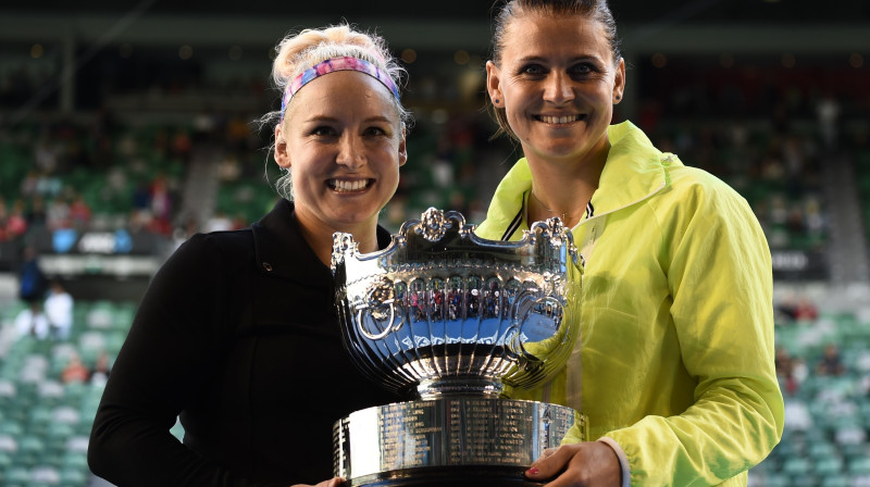 Betānija Mateka-Sendsa un Lucija Šafaržova
Foto: AFP/Scanpix