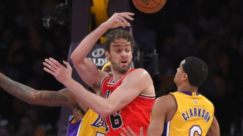 Pau Gazols Losandželosā netika sagaidīts viesmīlīgi, vismaz ne rezultāta ziņā
Foto: AP/Scanpix