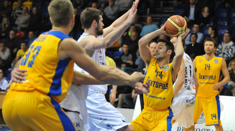 Niko Gikass: 10 punkti, 6 atlēkušās bumbas un 14 rezultatīvas piespēles uzvarā pār Raplas ''Tyco''.
Foto: bkventspils.lv