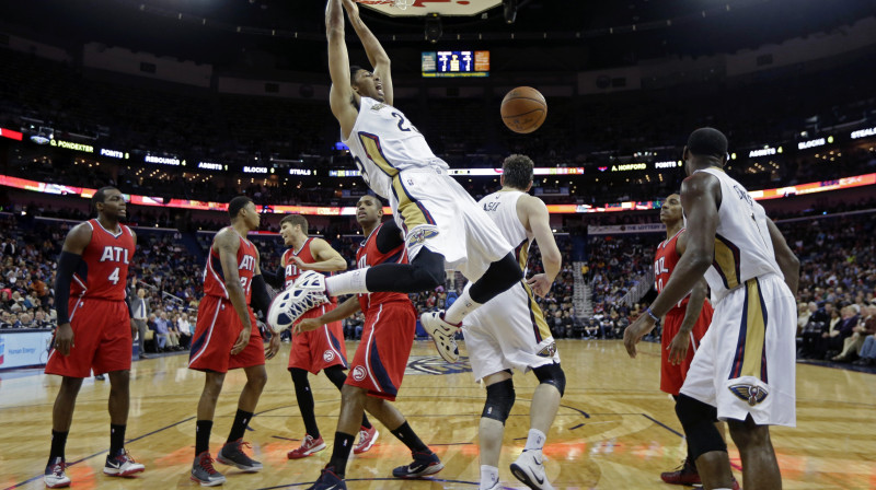 Entonijs Deiviss iznīcina "Hawks" aizsardzību 
Foto: AP/Scanpix