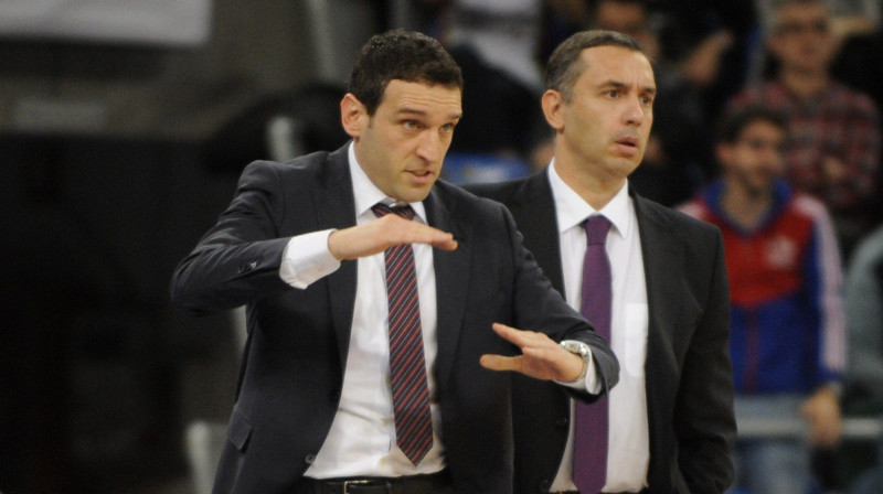 "Laboral" treneris IvonsNavarro izvēlējās nesist sodu un galotnē zaudēja "Real"... 
Foto: AFP/Scanpix