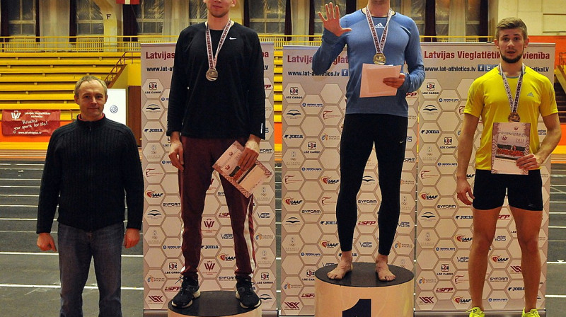 Edgars Eriņš uz augstākā pakāpiena Latvijas ziemas čempionātā 
Foto: Romualds Vambuts, lat-athletics.lv