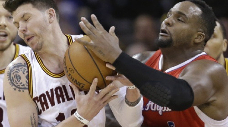 Maiks Millers pret Glenu Deivisu
Foto: AP/Scanpix