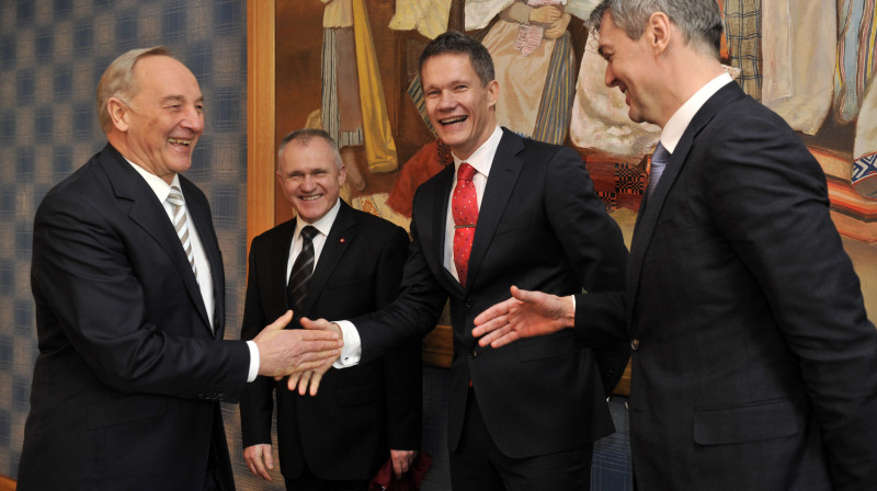 Ainars Bagatskis pirms brauciena uz Malagu viesojās Melngalvju namā
Foto: Romāns Kokšarovs, f64